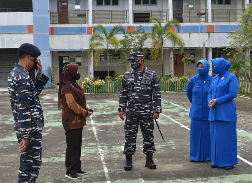 Gelar Jemput Bola, Lanal Sangatta Laksanakan Vaksinasi di SMPN 1 Sangatta Utara 2 WhatsApp Image 2021 10 21 at 17.06.20