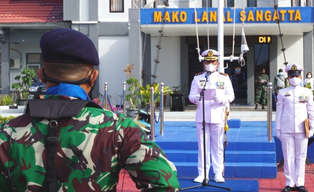 Pimpin Upacara Peringatan Hari Pahlawan 2021, Danlanal Sangatta Sampaikan Amanat Menteri Sosial, Kemiskinan dan Kebodohan Merupakan Musuh Bersama yang Harus Dikalahkan 2 WhatsApp Image 2021 11 10 at 11.41.22