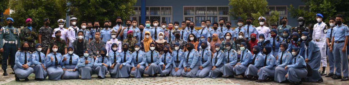 Sambangi SMKN II Bontang, Lanal Sangatta Sosialisasikan Penerimaan Prajurit TNI AL Bintara dan Tantama 2022 2 WhatsApp Image 2021 12 23 at 17.56.41