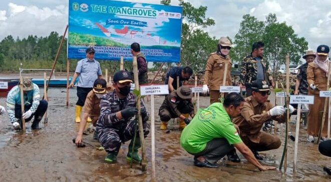 Digelar Serentak se-Indonesia, Lanal Sangatta Tanam 7.700 Bibit Mangrove 2 Indonesia