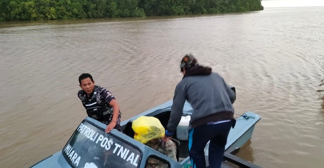 Asik Mancing Disambar Buaya, Pos TNI AL Muara Sangatta Gerak Cepat Evakuasi Korban 2 Buaya