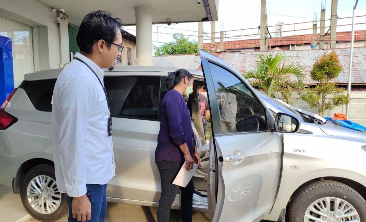 Menangkan Hadiah Utama Panen Hadiah Simpedes, Sarina Daro Merasa Jantung Mau Copot - Pimpinan BRI KC Sangatta: Insya Allah Tahun Depan Hadiah Utama Dua Buah Mobil 2 Simpedes