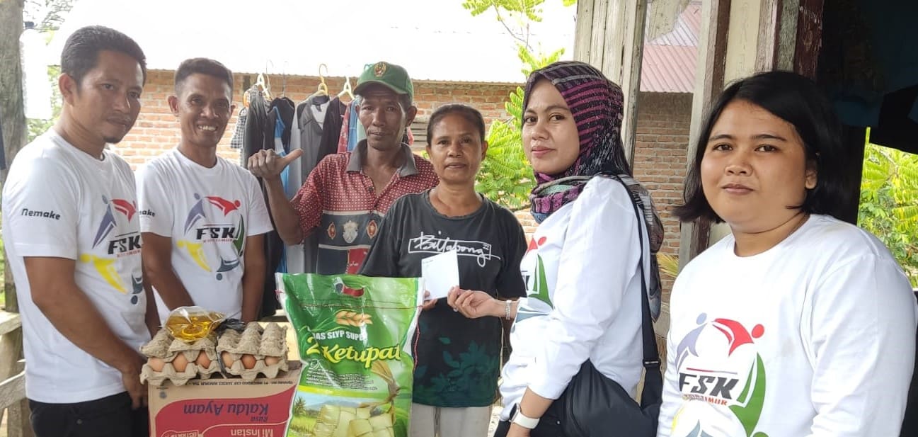 FSK Bergerak, Puluhan Warga Tak Mampu Diberi Bantuan 2 Bantuan