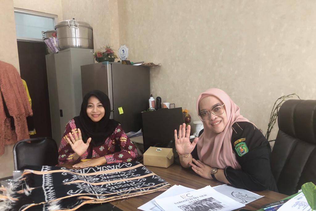 Sumringah Peringati Hari Sarung Nasional, Komunitas KRAST Dorong Wastra Kutim Dikenal Luas 2 Sarung