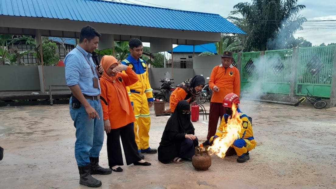 Gelar Pelatihan Pemadaman Api Ringan, Bagian Pelaksanaan Program CSR PT Pamapersada Nusantara Site KPC 2 API PAMAA 1