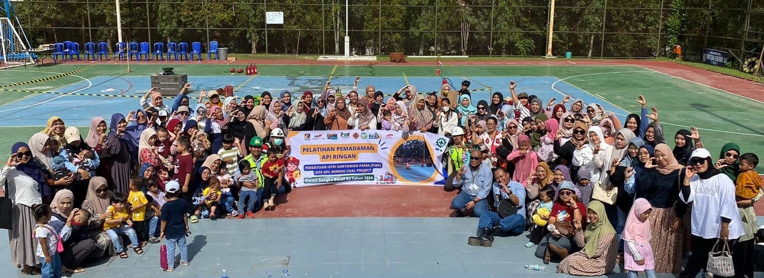 Cegah Kebakaran dengan Pelatihan Pemadaman Api, PT Pamapersada Nusantara Site KPC Coal Mining Project Libatkan Persatuan Istri Karyawan, Bagian Peringatan Bulan K3 2024 2 Pamapersada