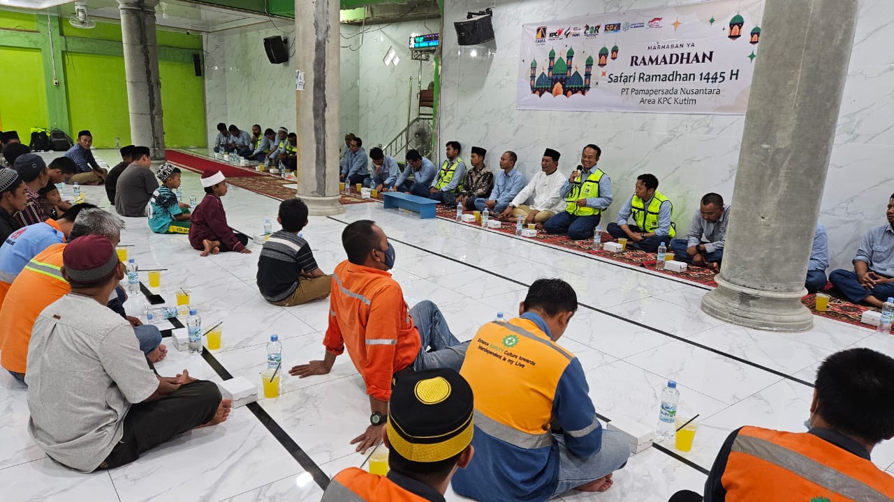 Gelar Safari Ramadhan di Masjid Al Munawaroh, PT Pamapersada Nusantara Site KPC Coal Mining Project Sambung Silaturahmi dan Serahkan Bantuan 2 Pamapersada Nusantara