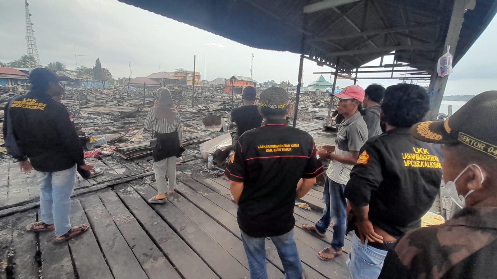 Pasar Sangkulirang Sudah Empat Kali Terbakar, PC LKK Bengalon dan Kaliorang Serahkan Bantuan 2 WhatsApp Image 2024 08 24 at 16.22.28 8575c33e