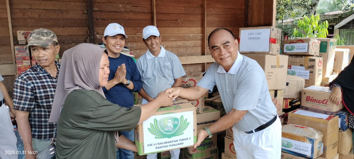 Tiupan Cinta Kasih Tzu Chi Sinarmas group (PT Tapian Nadenggan & PT Kresna Duta Agroindo) Bagi Korban Kebakaran di Desa Batu Timbau Kalimantan Timur 2 KEbakaran