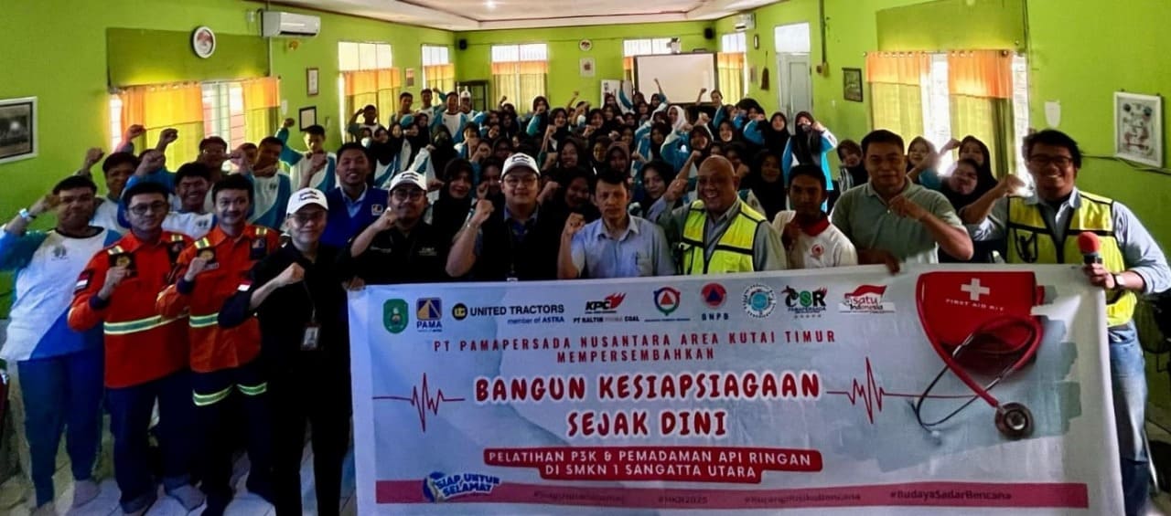 Bangun Kesiapsiagaan Sejak Dini, PT Pamapersada Nusantara Site KPC Coal Mining Project dan United Tractors Gelar Pelatihan di SMKN 1 Sangatta Utara: Siap untuk Selamat! 3 SIAP SIAGA SMK 1 PAMA 2 1 1