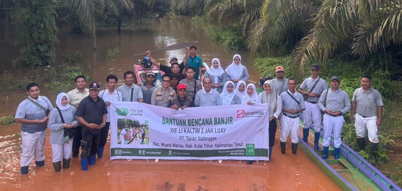 Respon Cepat Banjir Muara Wahau, Sinarmas dan Polres Kutim Bagikan Sembako Pada Warga Terdampak 2 Sinar Mas 10 1