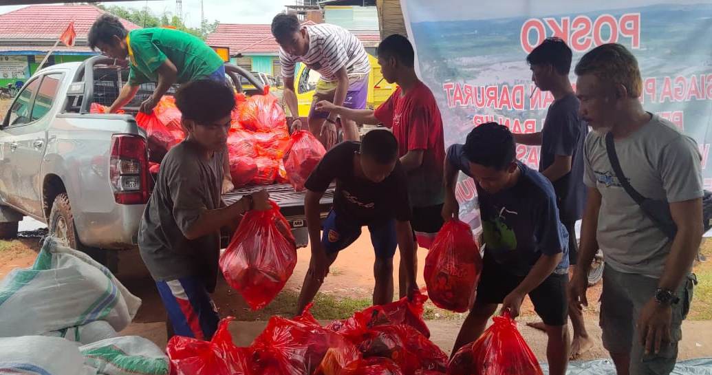 Bersinergi Bantu Korban Banjir, PT TMR dan PT KPP Segera Bangun Posko Darurat 13 Bersinergi Bantu Korban Banjir, PT TMR dan PT KPP Segera Bangun Posko Darurat