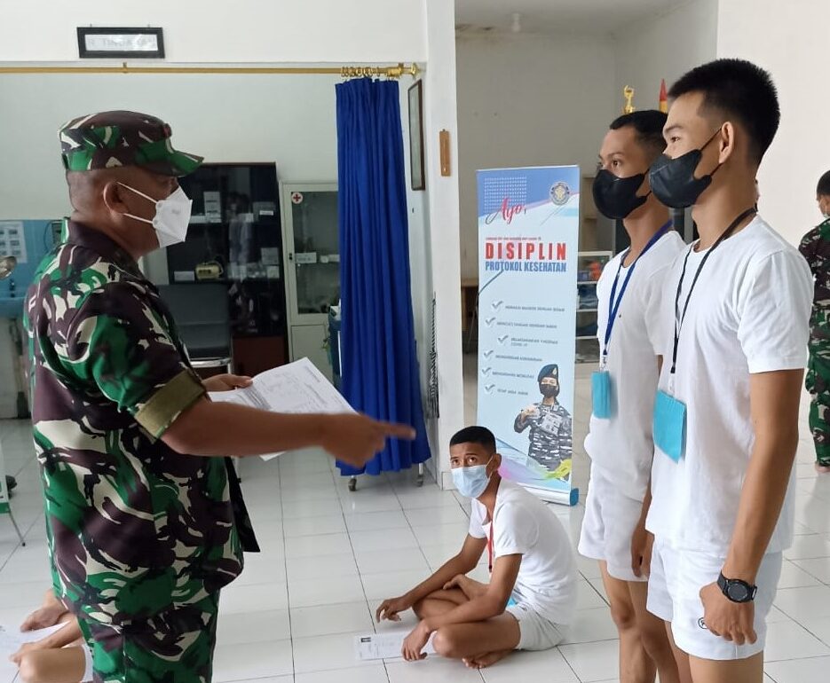 Tinjau Tes Kesehatan Calon Siswa TNI AL, Danlanal Sangatta Pastikan Tidak Dipungut Biaya