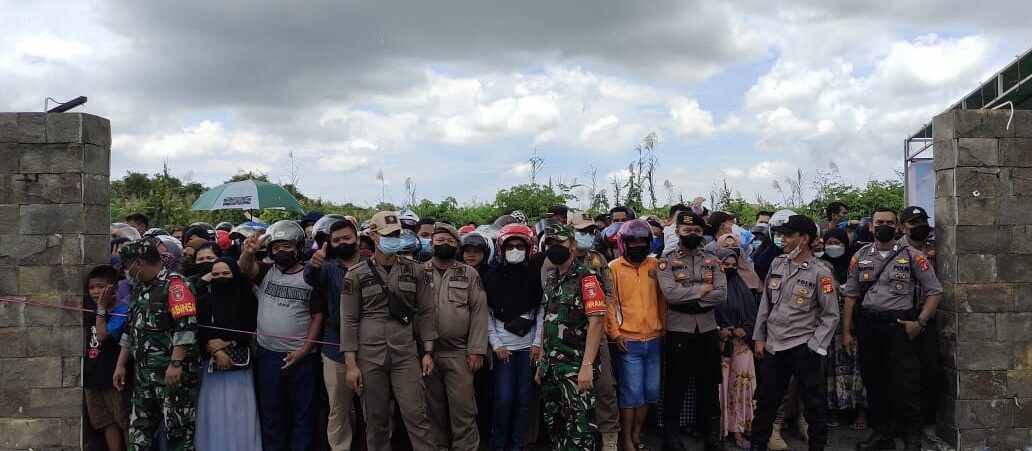 Pembagian Migor Kondusif, Koramil Sangatta Sudah Tertibkan Sejak Subuh 14 Pembagian Migor Kondusif, Koramil Sangatta Sudah Tertibkan Sejak Subuh