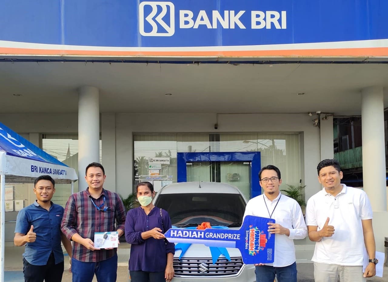 Menangkan Hadiah Utama Panen Hadiah Simpedes, Sarina Daro Merasa Jantung Mau Copot - Pimpinan BRI KC Sangatta: Insya Allah Tahun Depan Hadiah Utama Dua Buah Mobil 13 Simpedes