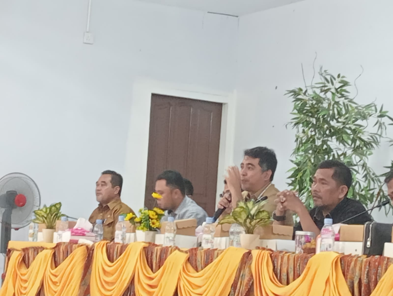 Wajib Fasilitasi Karyawannya Berdomisili Kutim, Anjas: Denda Akan Dibebankan Pada Perusahaan 14 Wajib Fasilitasi Karyawannya Berdomisili Kutim, Anjas: Denda Akan Dibebankan Pada Perusahaan