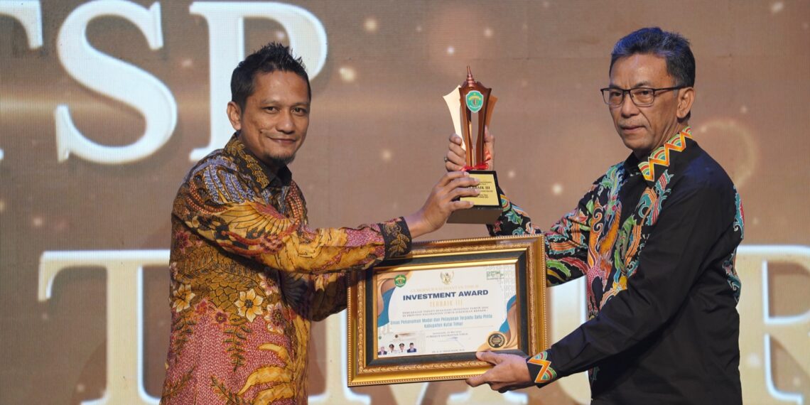 Bertengger di Peringkat Tiga, Kutim Raih Penghargaan Investment Award