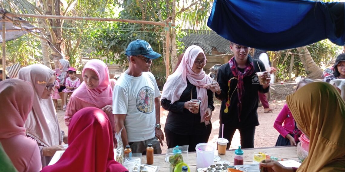 Dukung Peningkatan Pendapatan Masyarakat, PT Indexim Coalindo Dampingi Kelompok Perempuan Pasarkan Produk Olahan 1 Kelompok Perempuan