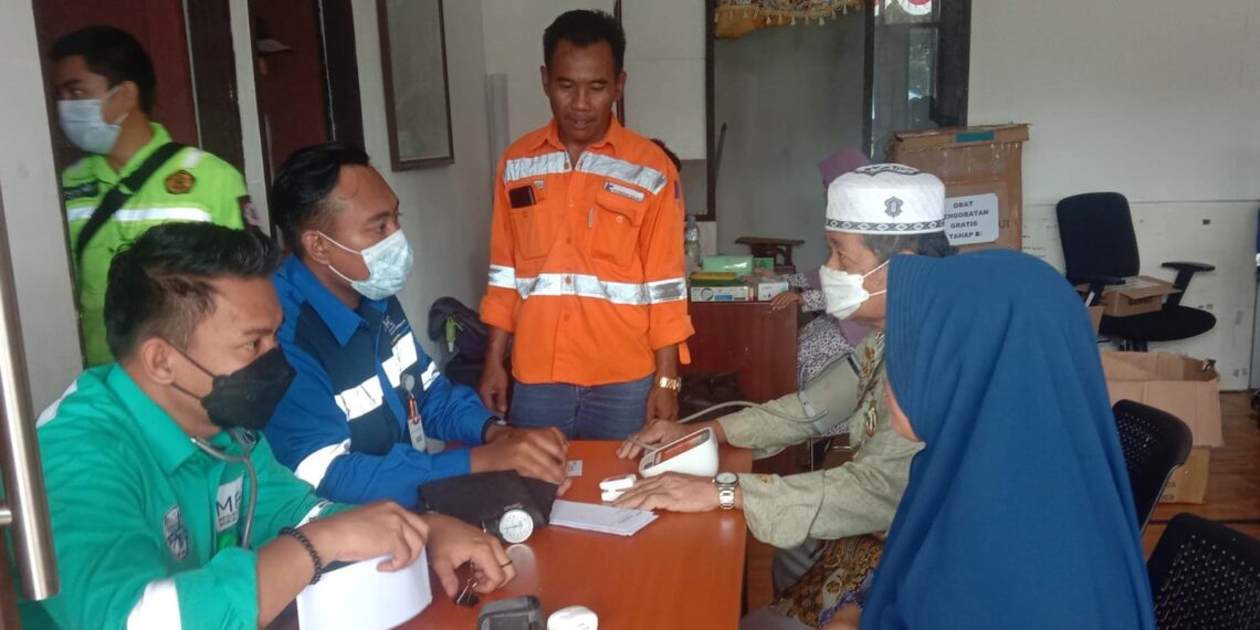 Setelah Pelajar di Lingkar Tambang, PT Indexim Coalindo Kembali Gelar Pemeriksaan Kesehatan Gratis di Desa Selangkau 1 Pemeriksaan Kesehatan