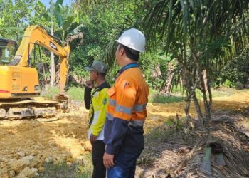 Perbaiki Jalan Desa Kaliorang, Komitmen PT Indexim Coalindo Dukung Perekonomian Lokal