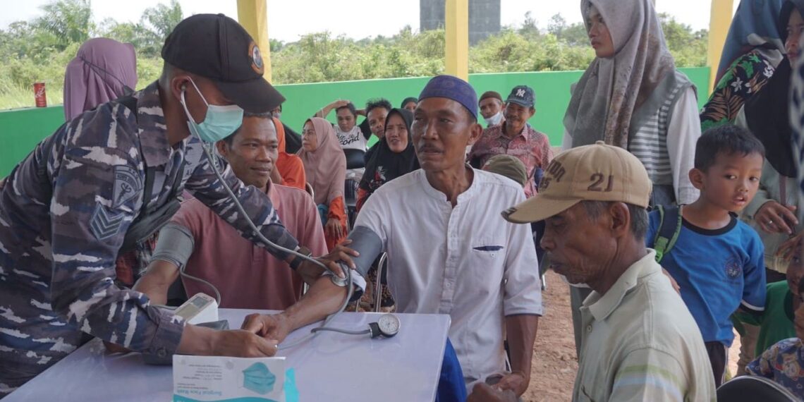 Bentuk Keseriusan, Lanal Sangatta Gelar Karya Bakti dan Bakti Sosial di KBN Rawa Gabus
