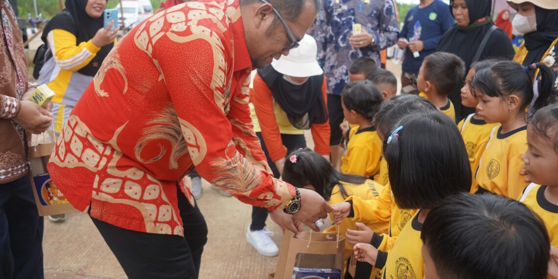Galakkan Gerimis di Peringatan Harkesnas, Kasmidi: Susu Miliki Kandungan yang Dibutuhkan Tubuh 1 Galakkan Gerimis di Peringatan Harkesnas, Kasmidi: Susu Miliki Kandungan yang Dibutuhkan Tubuh