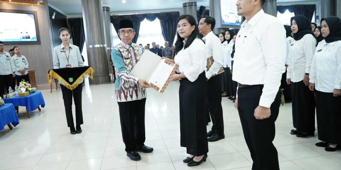 Diminta Maksimalkan Kinerja dan Kuasa Bidang, 1.017 PPPK Kutim Resmi Dilantik 1 Diminta Maksimalkan Kinerja dan Kuasa Bidang, 1.017 PPPK Kutim Resmi Dilantik