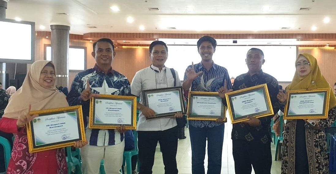 Konsisten Dampingi Sekolah Adiwiyata, PT Indexim Coalindo Kembali Raih Penghargaan dari Bupati Kutim 1 Sekolah adiwiyata