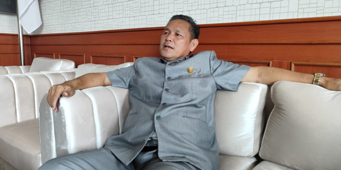 PPDB Terkendala Kuota Terbatas, Yan: Dewan Siap Kawal Penambahan Gedung Sekolah Baru ke Pemprov Kaltim 1 Yan: Wakil Rakyat Harus Mewakili Semua Masyarakat Daerah