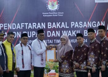 Resmi Mendaftar ke KPU Kutim, Ribuan Massa Kawal KB-Kinsu