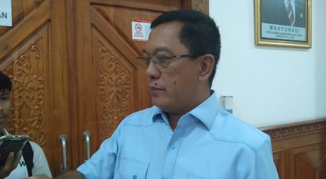 Parkir Liar Bikin Sempit Jalan Gang, David Rante: Keluhan Baru Warga Saat Reses 1 Parkir Liar Bikin Sempit Jalan Gang, David Rante: Keluhan Baru Warga Saat Reses