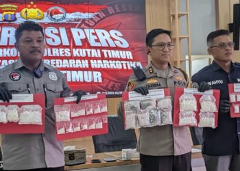 Dua Bulan Beraksi, 903,83 gram Sabu Gagal Edar, Polres Kutim Amankan Sembilan Tersangka 3 Dua Bulan Beraksi, 903,83 gram Sabu Gagal Edar, Polres Kutim Amankan Sembilan Tersangka