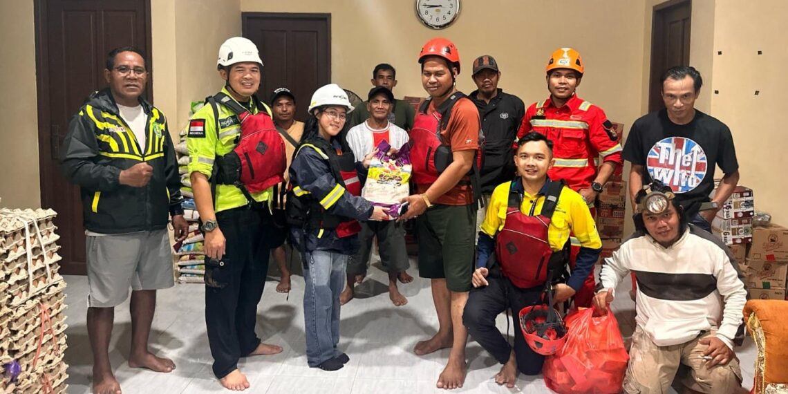 Respon Cepat Banjir di Desa Pengadan dan Baay, PT Indexim Coalindo Terjunkan Tim, Salurkan Bantuan Pada Korban