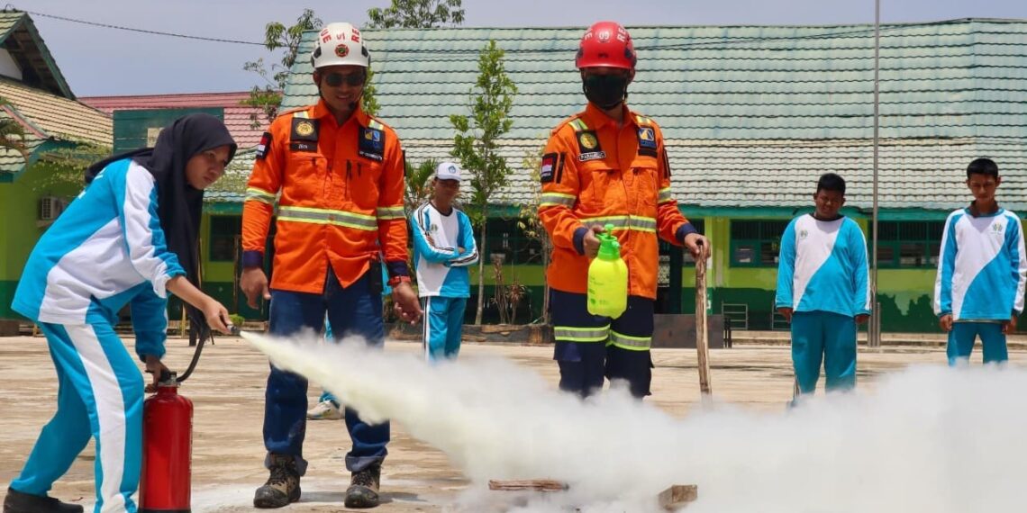 Bangun Kesiapsiagaan Sejak Dini, PT Pamapersada Nusantara Site KPC Coal Mining Project dan United Tractors Gelar Pelatihan di SMKN 1 Sangatta Utara: Siap untuk Selamat! 1 Kesiapsiagaan