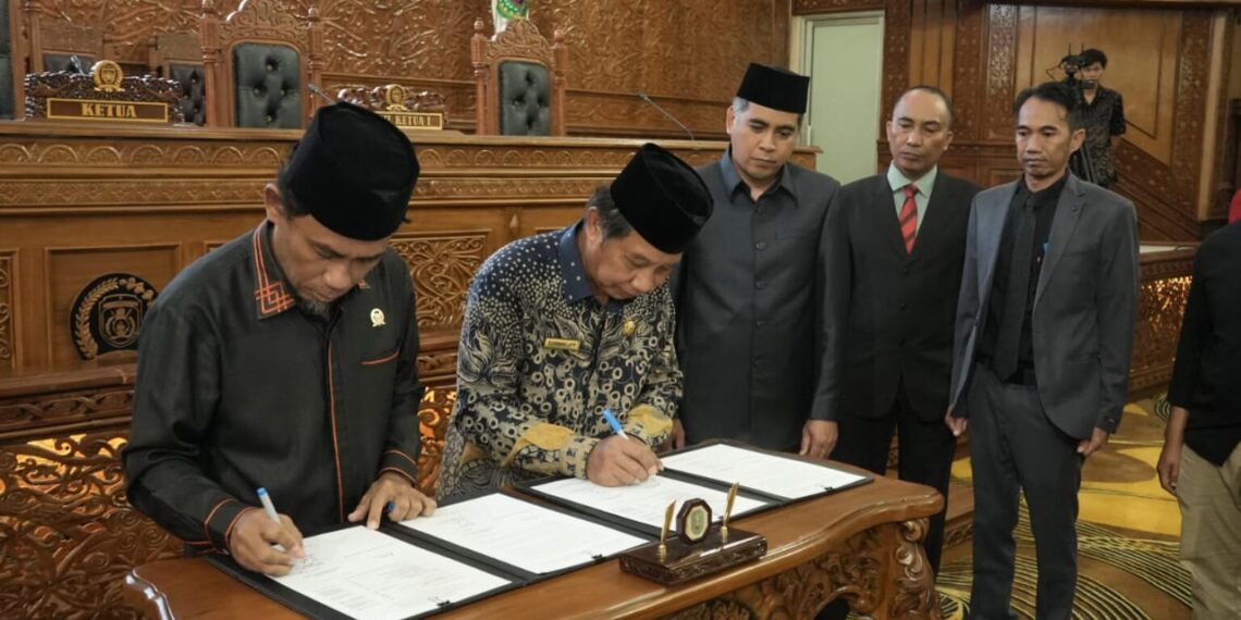 Sahkan Perubahan KUA-PPAS, Pemkab dan DPRD Kutim Sepakati Rp 9,9 Triliun 1 Sahkan Perubahan KUA-PPAS, Pemkab dan DPRD Kutim Sepakati Rp 9,9 Triliun