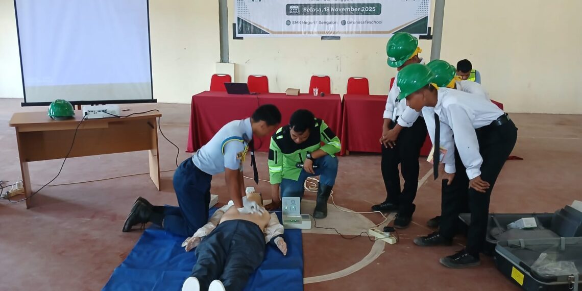Bagian dari Program PAMA Safe School, PT Pamapersada Nusantara Site Kutim Gelar Pelatihan Basic Life Support di SMKN 1 Bengalon 1 Bagian dari Program PAMA Safe School, PT Pamapersada Nusantara Site Kutim Gelar Pelatihan Basic Life Support di SMKN 1 Bengalon