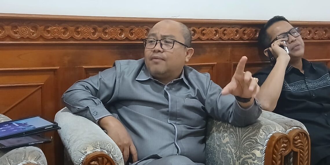 Praktik Pindah Tugas Dokter Spesialis, Novel Minta Pemkab Bertindak Tegas 1 Praktik Pindah Tugas Dokter Spesialis, Novel Minta Pemkab Bertindak Tegas