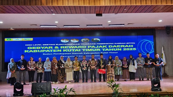 Koperasi OKUSA Raih Penghargaan Wajib Pajak Patuh Pada Gebyar dan Reward Pajak Daerah Kutai Timur 2025 1 Wajib Pajak