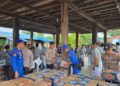 Respon Cepat Banjir Muara Wahau, Sinarmas dan Polres Kutim Bagikan Sembako Pada Warga Terdampak 14 Respon Cepat Banjir Muara Wahau, Sinarmas dan Polres Kutim Bagikan Sembako Pada Warga Terdampak