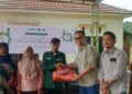 Jelang Lebaran, PT Indexim Coalindo Bagikan Paket Sembako kepada Pemulung di TPA Batota Sangatta