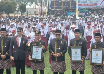 Cetak Rekor MURI! 61.000 Peserta Padati Lapangan Upacara Kutim Ucapkan Deklarasi Anti Narkoba Berbahasa Kutai