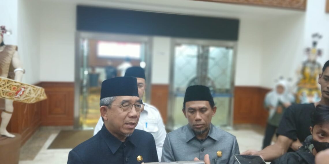 Proses Dinamis Berujung Mufakat, Ardiansyah Apresiasi Kerja Keras DPRD Tuntaskan P-APBD Kutim 2026 Tepat Waktu 1 Proses Dinamis Berujung Mufakat, Ardiansyah Apresiasi Kerja Keras DPRD Tuntaskan P-APBD Kutim 2026 Tepat Waktu