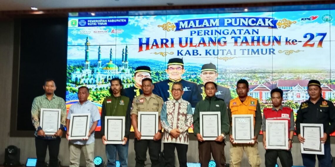 Terlibat Tangani Karhutla, Relawan Laskar Kebangkitan Kutai Peroleh Penghargaan dari Pemkab Kutim