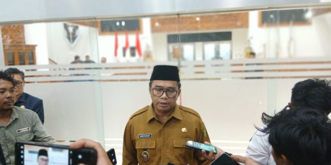 Rapat Paripurna Nota Pengantar P-APBD 2026 Kutim Tertunda, Mahyunadi Tegaskan Tenggat Waktu Pengesahan Akhir Bulan 1 Rapat Paripurna Nota Pengantar P-APBD 2026 Kutim Tertunda, Mahyunadi Tegaskan Tenggat Waktu Pengesahan Akhir Bulan