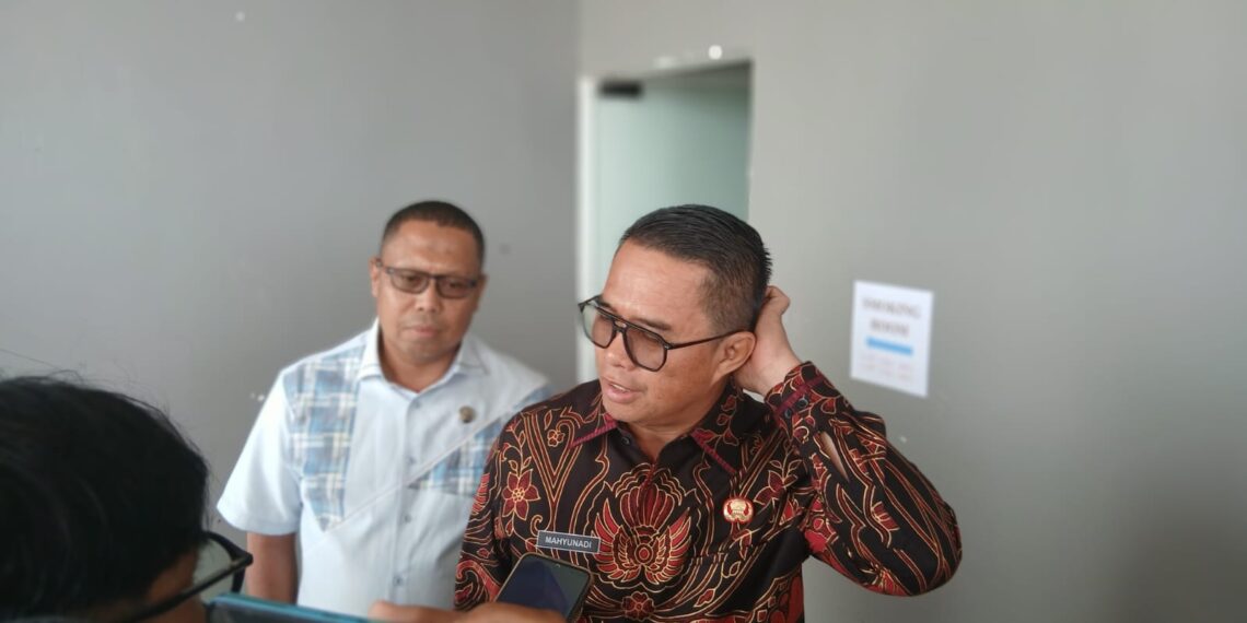 Mahyunadi Tekankan Implementasi Tegas Perda 80 Persen Tenaga Kerja Lokal 1 Mahyunadi Tekankan Implementasi Tegas Perda 80 Persen Tenaga Kerja Lokal