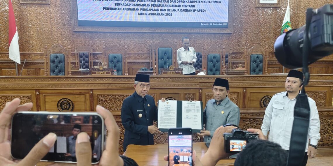 Sah! Pemkab dan DPRD Kutim Tetapkan P-APBD 2026 Senilai Rp 6,408 Triliun, Fokus pada Enam Prioritas Pembangunan 1 Sah! Pemkab dan DPRD Kutim Tetapkan P-APBD 2026 Senilai Rp 6,408 Triliun, Fokus pada Enam Prioritas Pembangunan